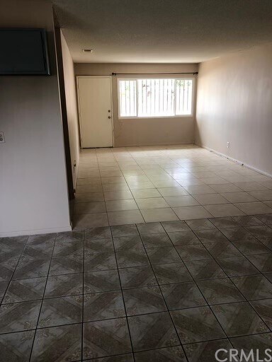 Building Photo - 896 W Commercial St