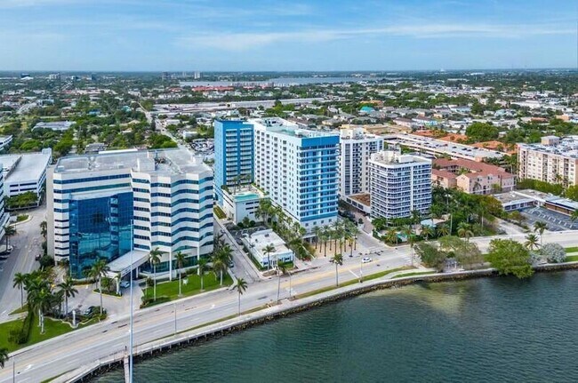 Building Photo - 1551 N Flagler Dr