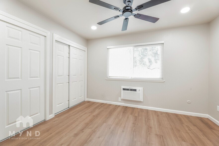 Building Photo - 905 Carro Dr