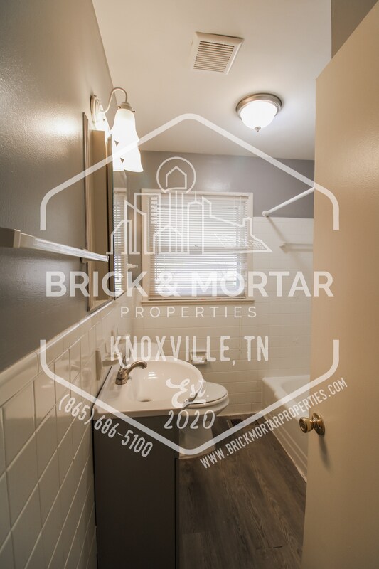 Building Photo - 209 Medford Rd