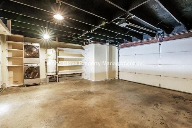 Building Photo - Updated 2 Bedroom Placentia Townhome
