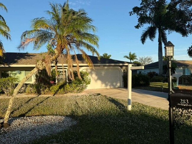 Building Photo - 4 Bed + Den and 3 Bath 2,093 Sq Ft Pet-Friendly