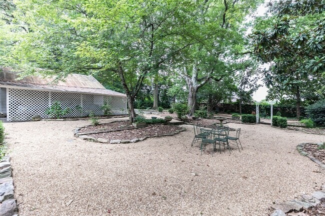 Building Photo - RESIDENTIAL/COMMERCIAL RENTAL - Charming historic home located downtown Opelika! (*Partially Furn...