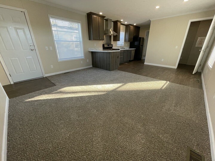 Building Photo - 38054 Versailles St