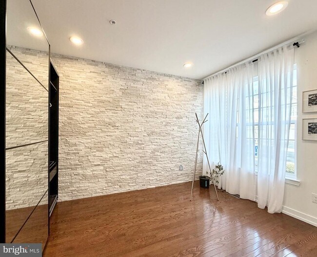 Building Photo - 308 Roarks Trail