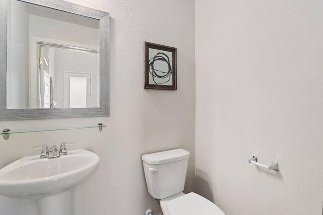 Building Photo - 6801 Warren Dr