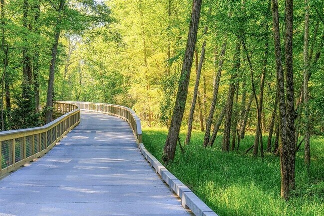 Building Photo - 3945 Summit Gate Dr