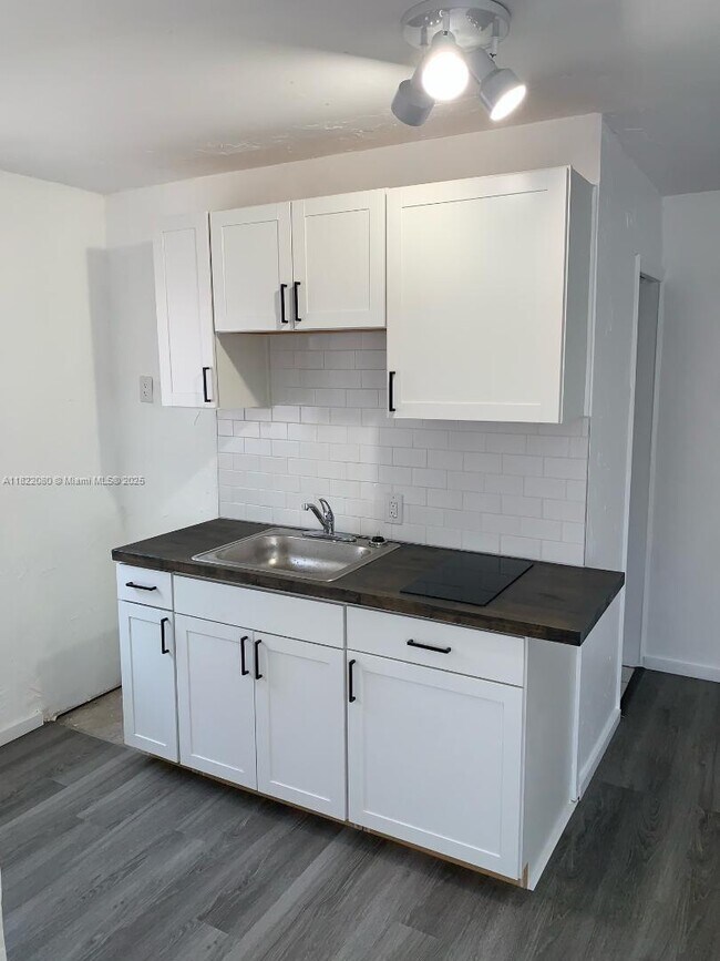 Building Photo - 2123 Wilson St