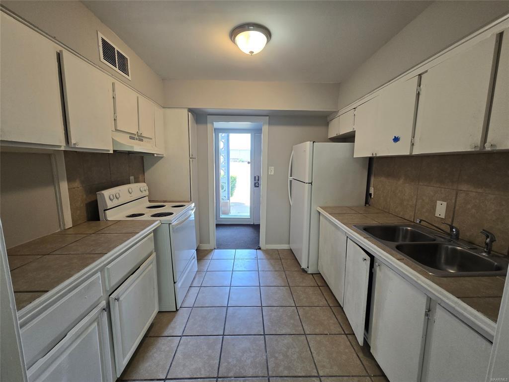 Building Photo - 3709 Wesley Dr