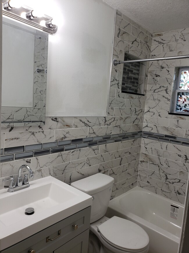 Building Photo - 1309 Union St