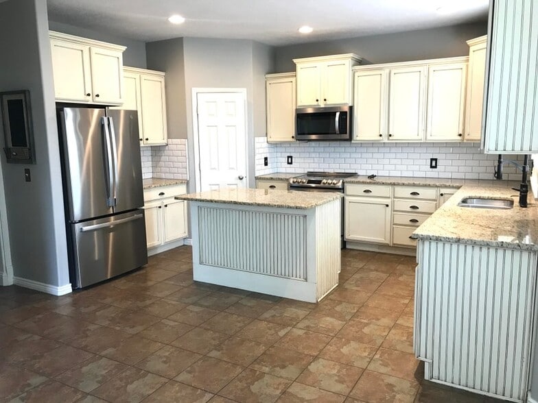 Building Photo - 12048 N Cyprus Dr