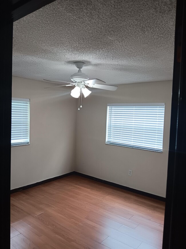 Building Photo - 2321 Irlo Dr