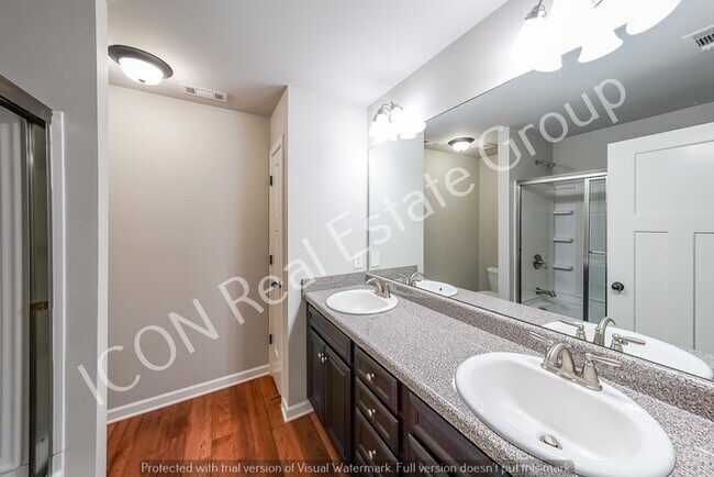 Building Photo - 3/3 Townhome with 2 car garage