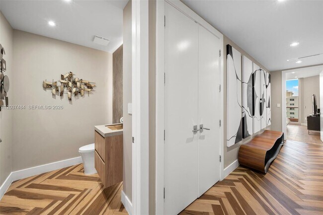 Building Photo - 60 Edgewater Dr