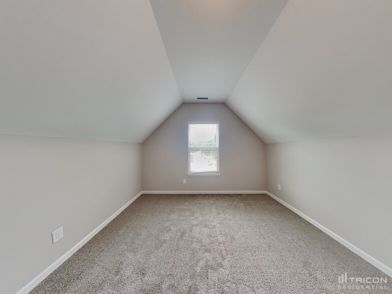 Building Photo - 735 Twickenham Ln