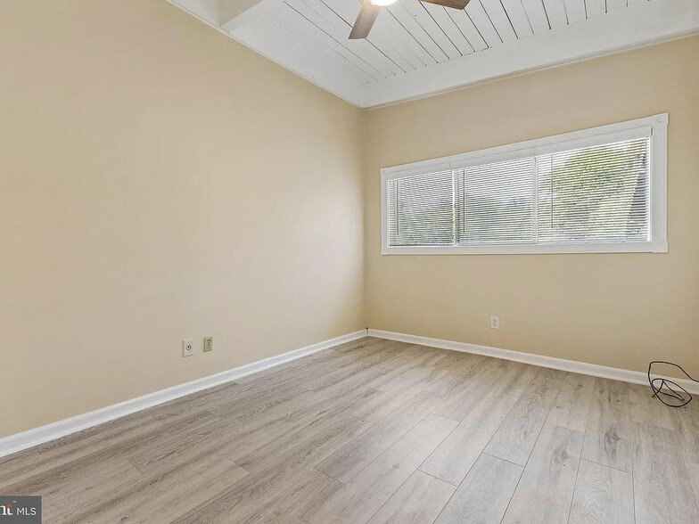 Building Photo - 4901 Americana Dr