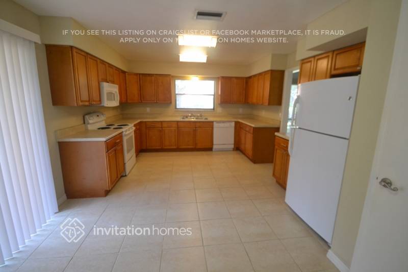 Building Photo - 1051 Sugartree Dr S