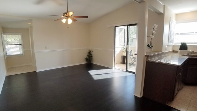 Building Photo - Beautiful second floor 1/1 Condo x Rent @ ...