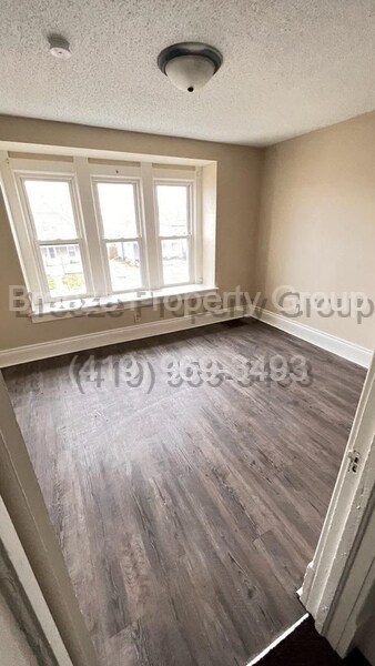 Building Photo - 1912 Greenwood Ave