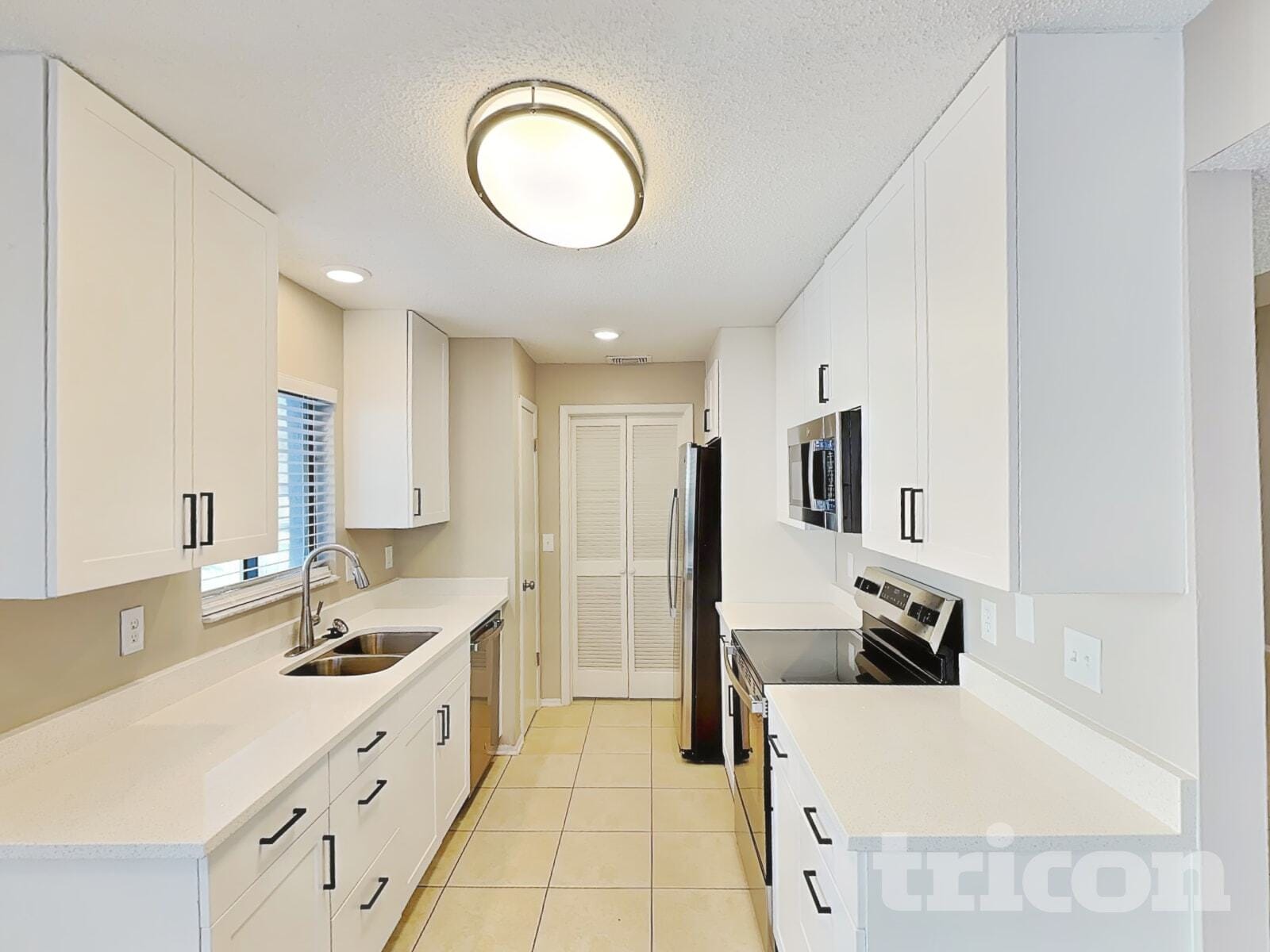 Building Photo - 470 N Sundance Dr