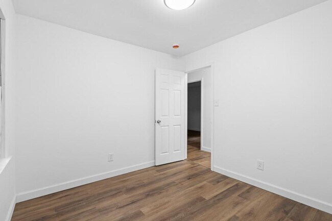 Building Photo - 3124 Shirley Dr