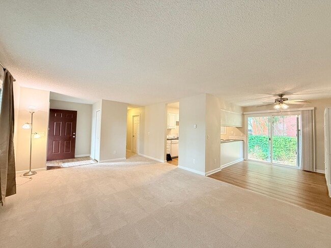 Building Photo - Super Cute 2 Bedroom Condo in Tigard!!! Water, Sewer and Garbage Included!!!