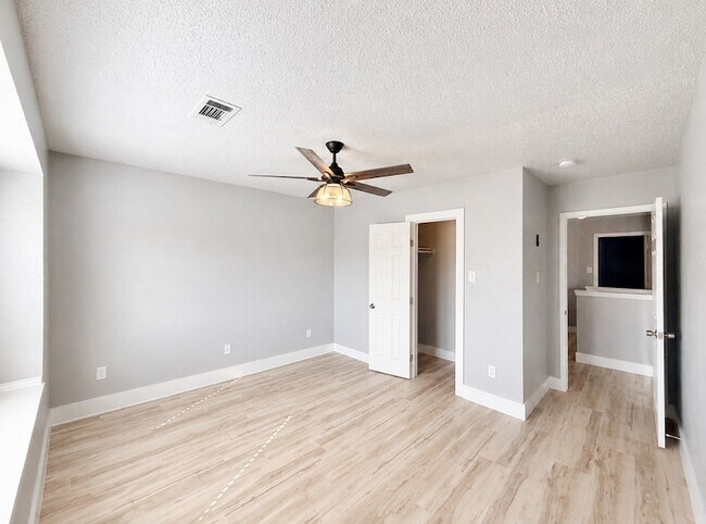 Building Photo - 5709 Parkwood Trail
