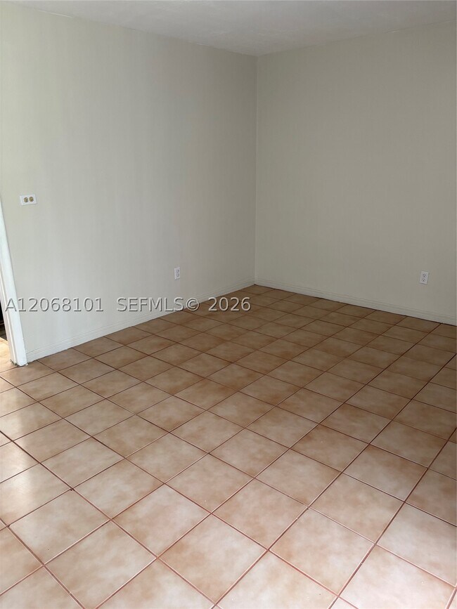Building Photo - 16215 NE 18th Ct