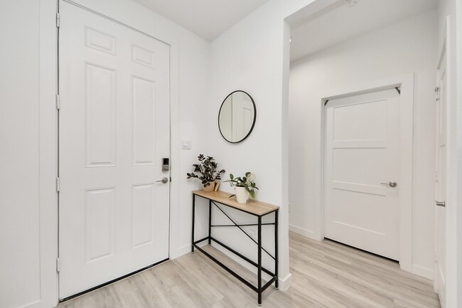 Building Photo - 1548 Dawn Hbr Dr