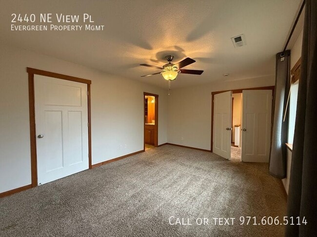 Building Photo - 2440 NE View Pl