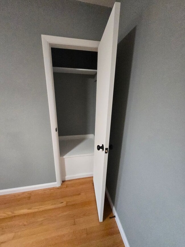 Building Photo - Charming 3-Bedroom, 2-Bathroom Brick Home for Rent