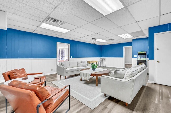 Building Photo - 398 Frontier Ln