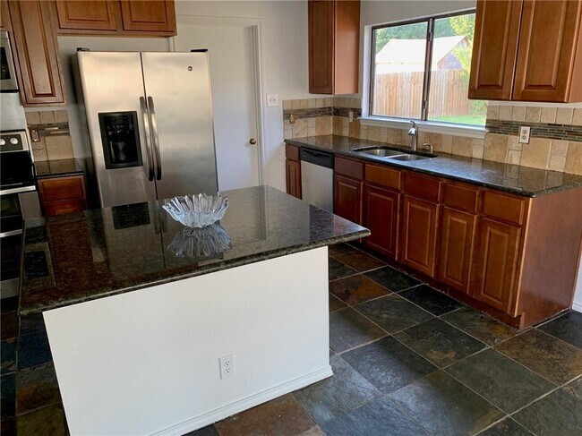 Building Photo - 2907 Donnell Dr