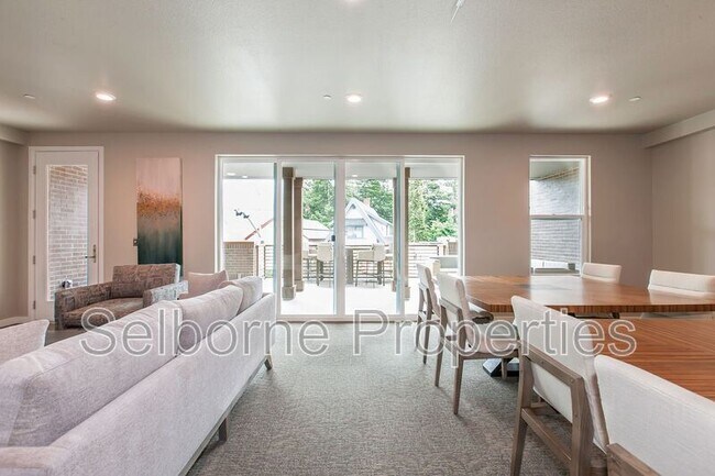 Building Photo - 5239 Claremont Ave
