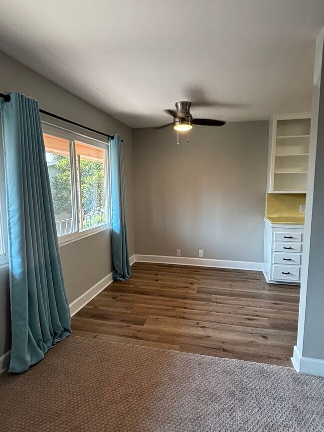 Building Photo - 1 Bedroom available now!