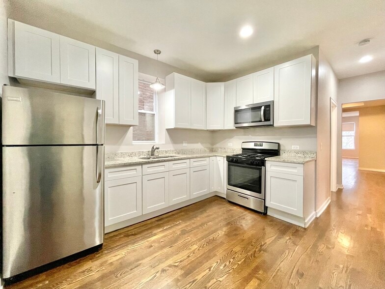 Building Photo - 3342 W Beach Ave