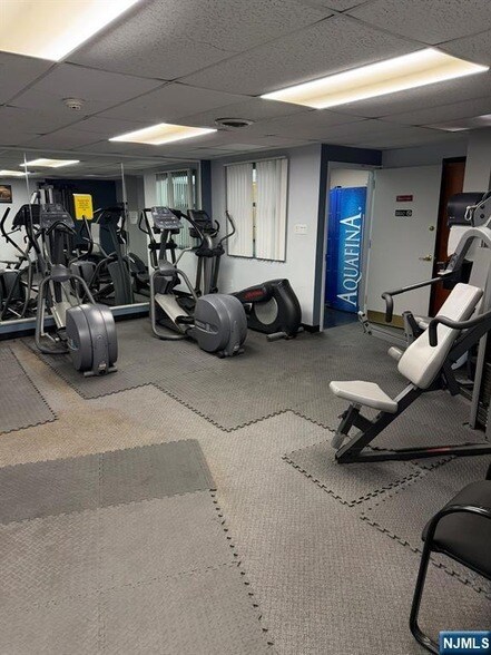 Building Photo - 39 E 39th St