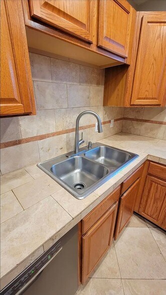 Building Photo - 730 E 1st St