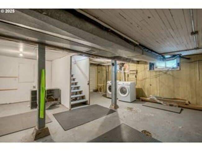 Building Photo - 1174000