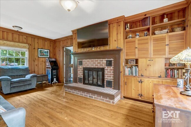 Building Photo - Beautiful 4 Bedroom, 2.5 Bath home Near Ke...