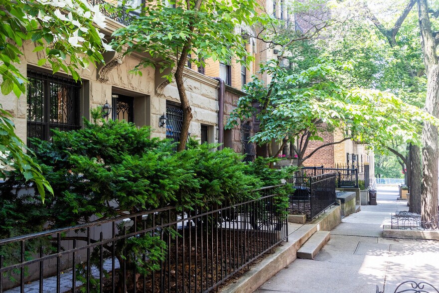 Building Photo - 308 W 107th St