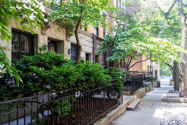 Building Photo - 308 W 107th St