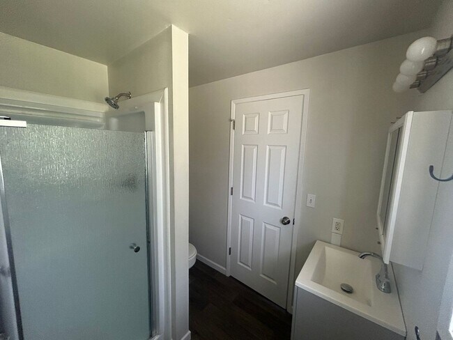 Building Photo - 1320 Summers Ln