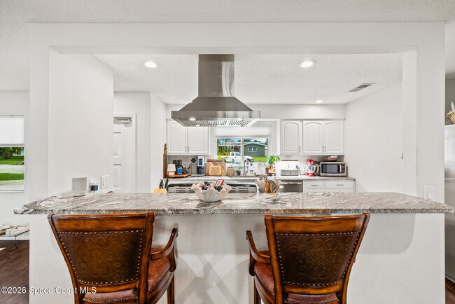 Building Photo - 2502 Plantation Dr