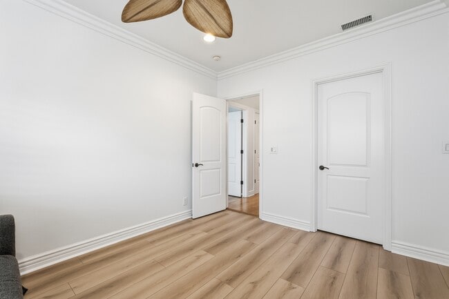 Building Photo - 424 N Broadway