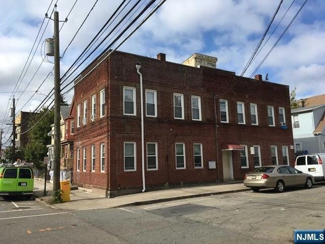 Primary Photo - 256 Ackerman Ave