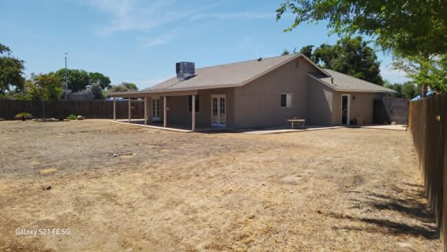 Building Photo - Immaculate 3 Bedroom 2 Bath House locate w...