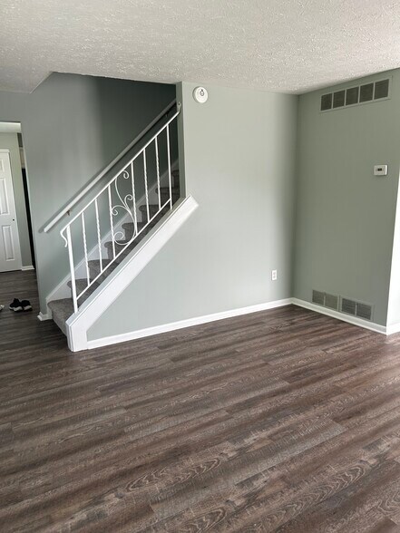 Building Photo - 124 Larkins Xing