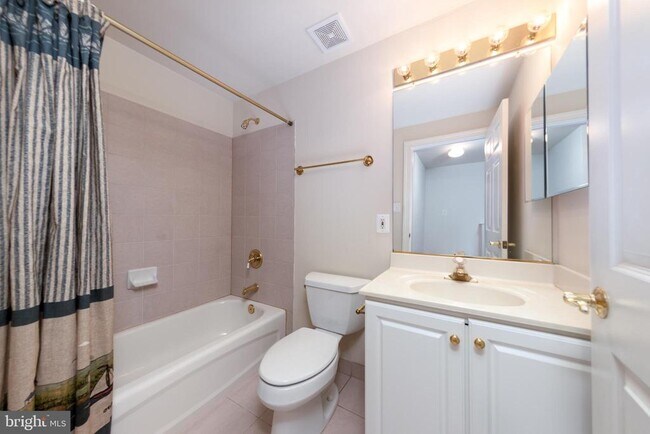 Building Photo - 1308 McLean Crest Ct