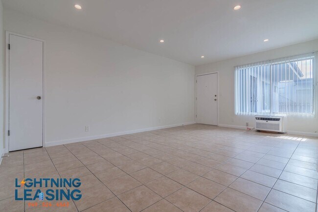 Building Photo - 11623 Sylvan St